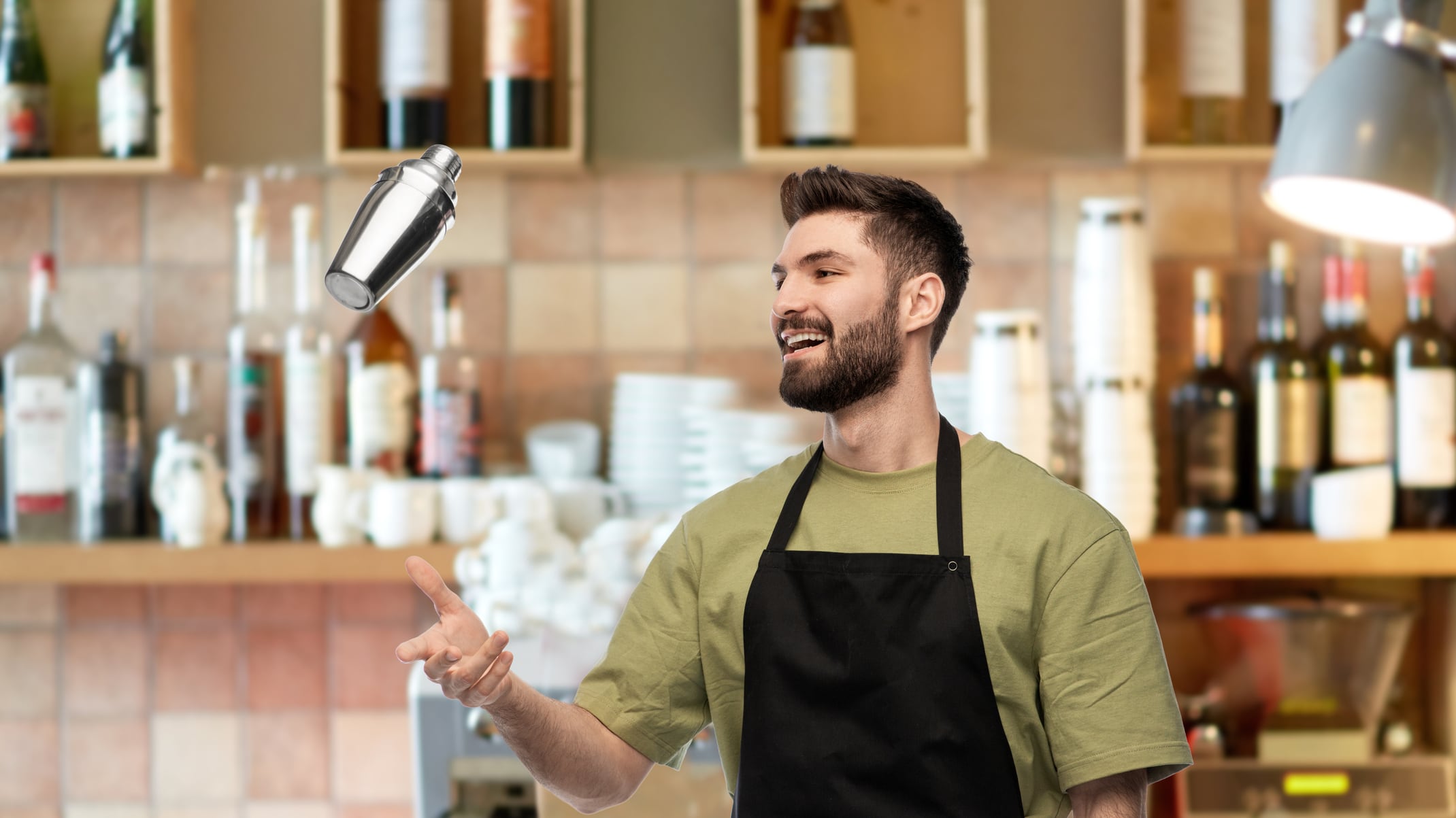 Sé el anfitrión ideal de todas tus fiestas con estos cócteles irreverentes llenos de sabor y diversión