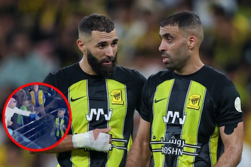 Compañero de Karim Benzema recibe latigazos tras perder final de la Supercopa Árabe
