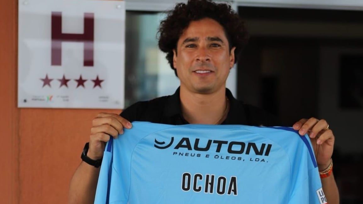 Guillermo Ochoa fichó por un año con AVS.