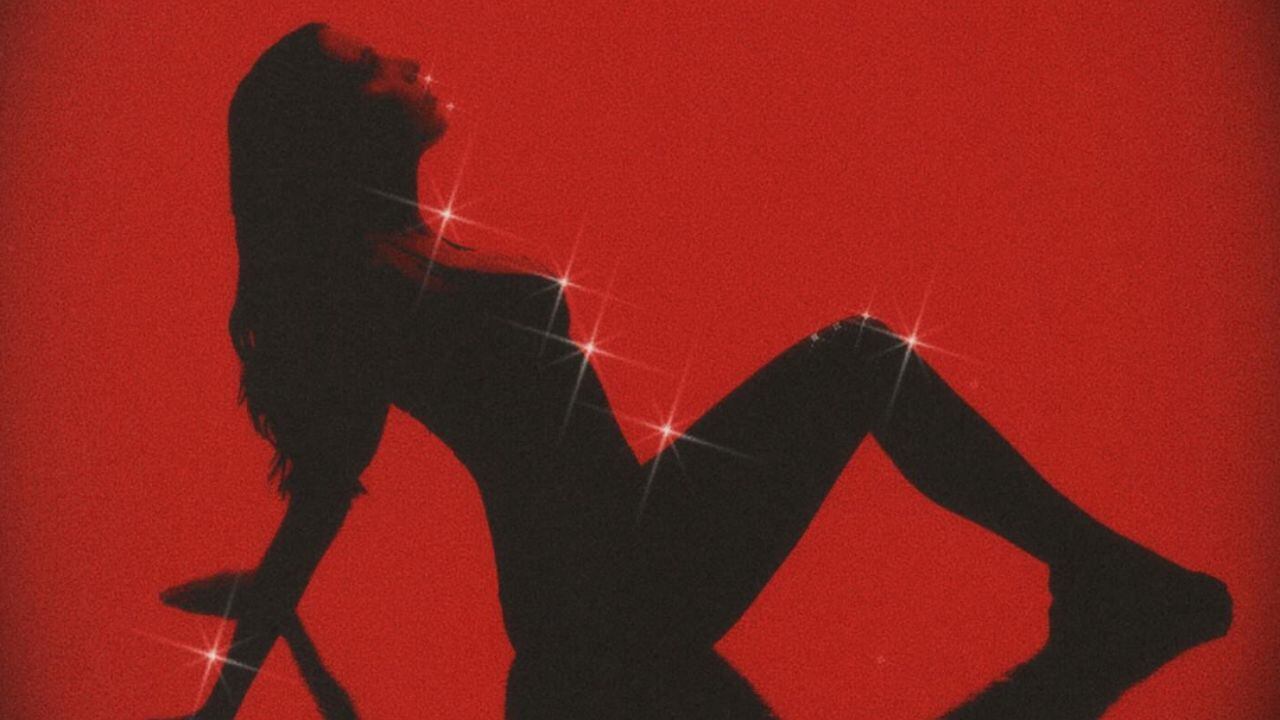 Majo Aguilar refresca su estilo musical con el estreno de “El beso”