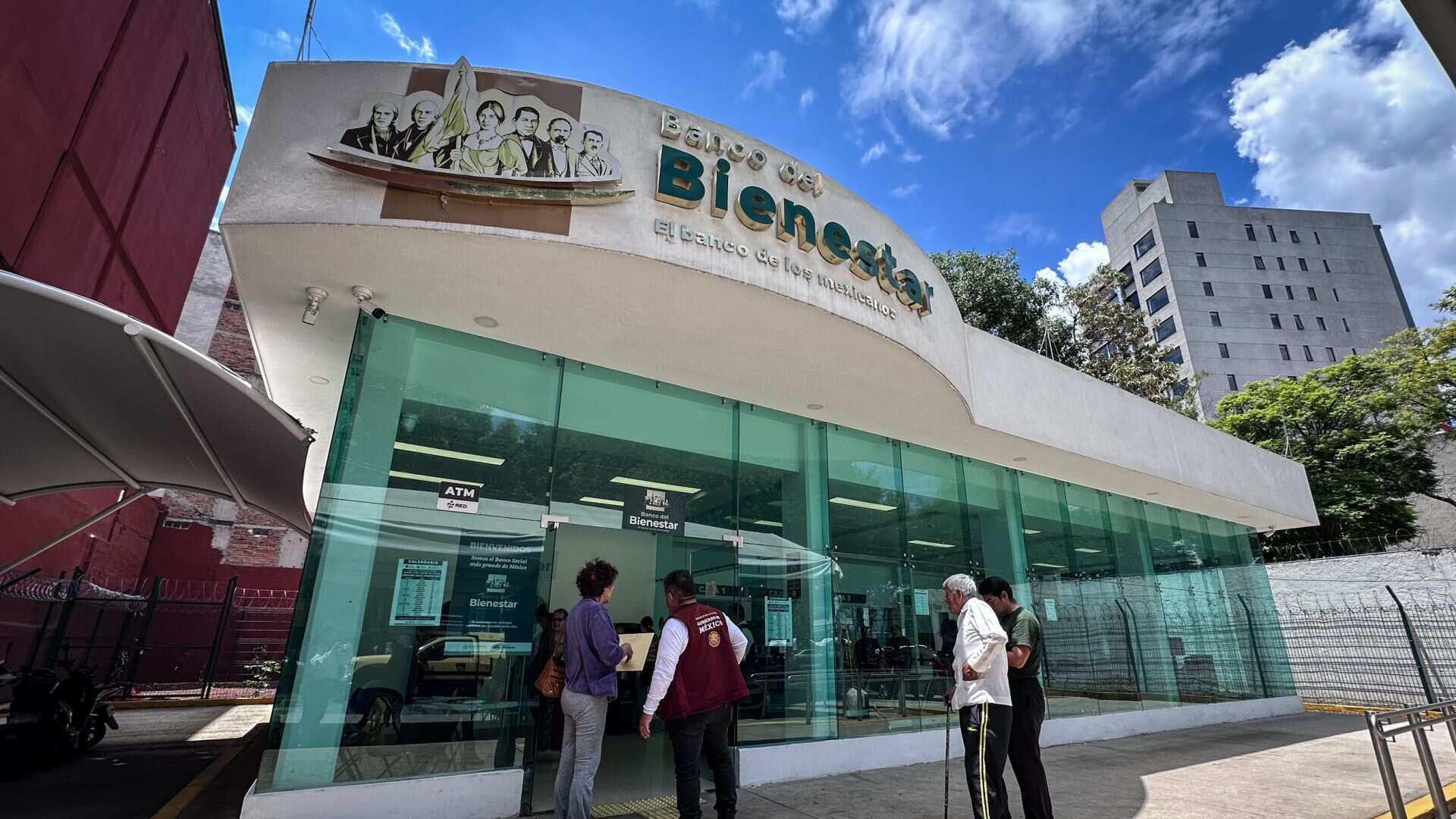 Los adultos mayores requieren un trato justo y servios financieros sensibles, amables y pacientes.