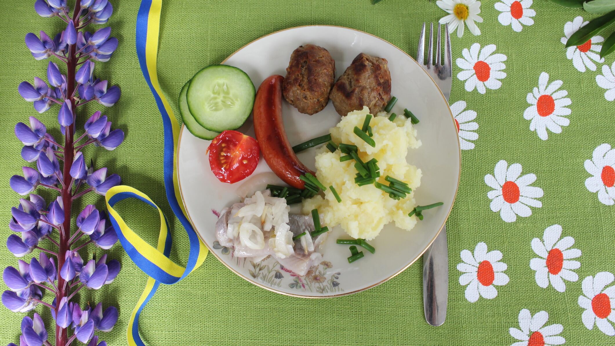 Midsommar es una de las tradiciones más importantes en la cultura sueca. Para ello, una firma de electrodomésticos creó una experiencia gastronómica en la que se conjuga la cultura, la gastronomía, la tradición, la innovación y el diseño.