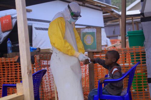 Caso de ébola orilla a África a vacunar a la población; temen nuevo brote del virus