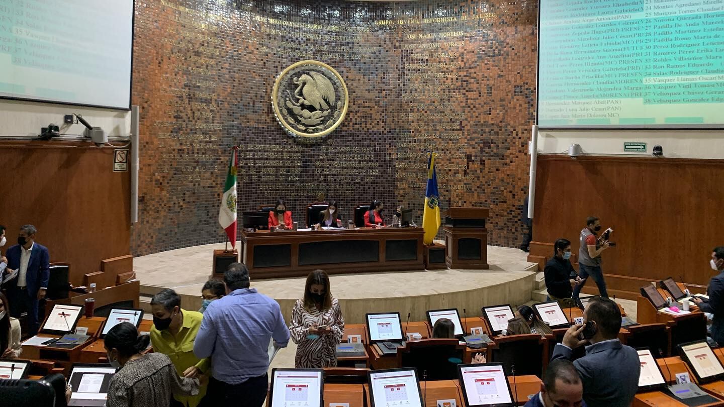 Desde 2017 se hizo una reforma para dotar de autonomía a la Fiscalía de Jalisco, incluso se publico, pero no entró en vigor porque no se modificaron dos artículos transitorios que eran necesarios para su vigencia.