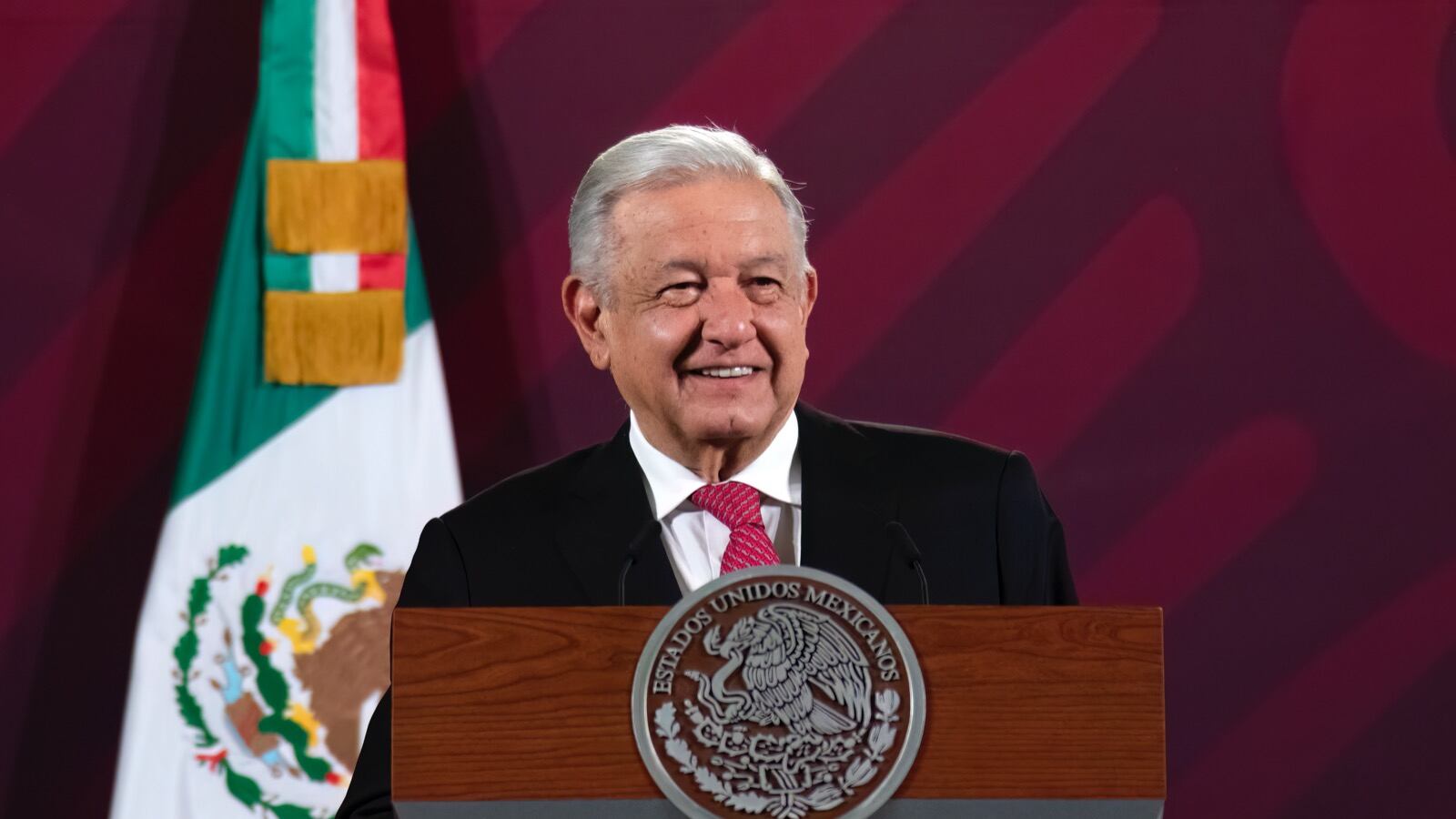 El presidente informó que tendrá una conferencia con Joe Biden