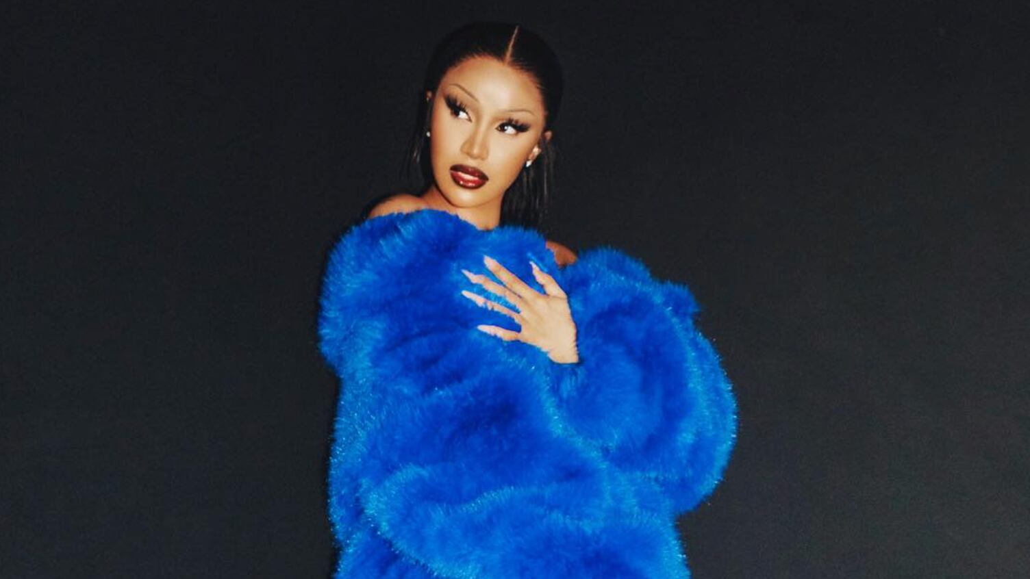 La firme defensa de Cardi B por su herencia dominicana es un llamado poderoso al respeto cultural.