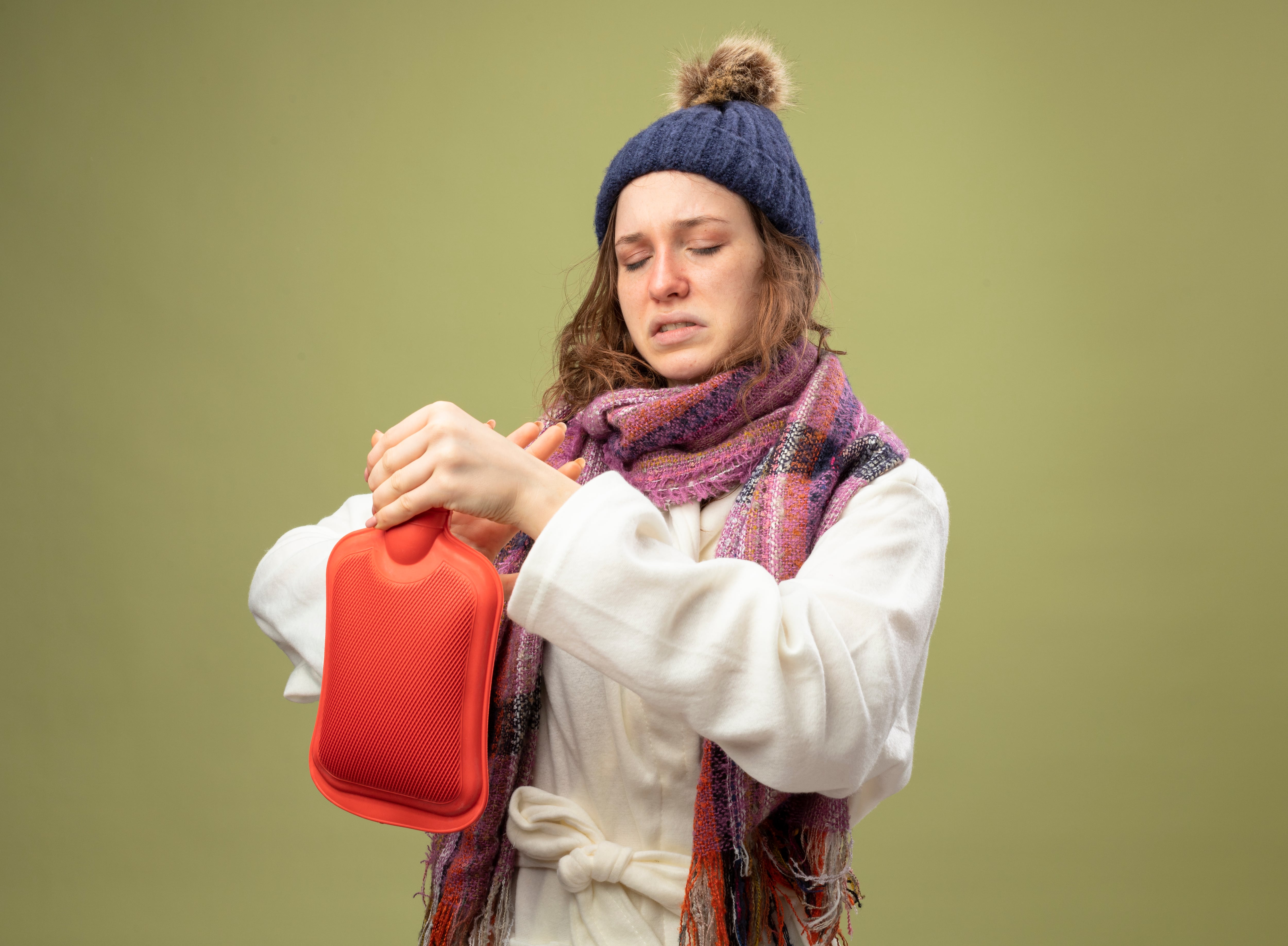 Con frecuencia se habla sobre el uso de?compresas de hielo o térmicas?en casos de dolor muscular, y conocer el momento adecuado para su aplicación es crucial. Foto: Freepik.