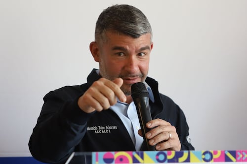 Mauricio Tabe defiende permisos de “Alicia en el País de las Maravillas” tras suspensión en Parque Lira