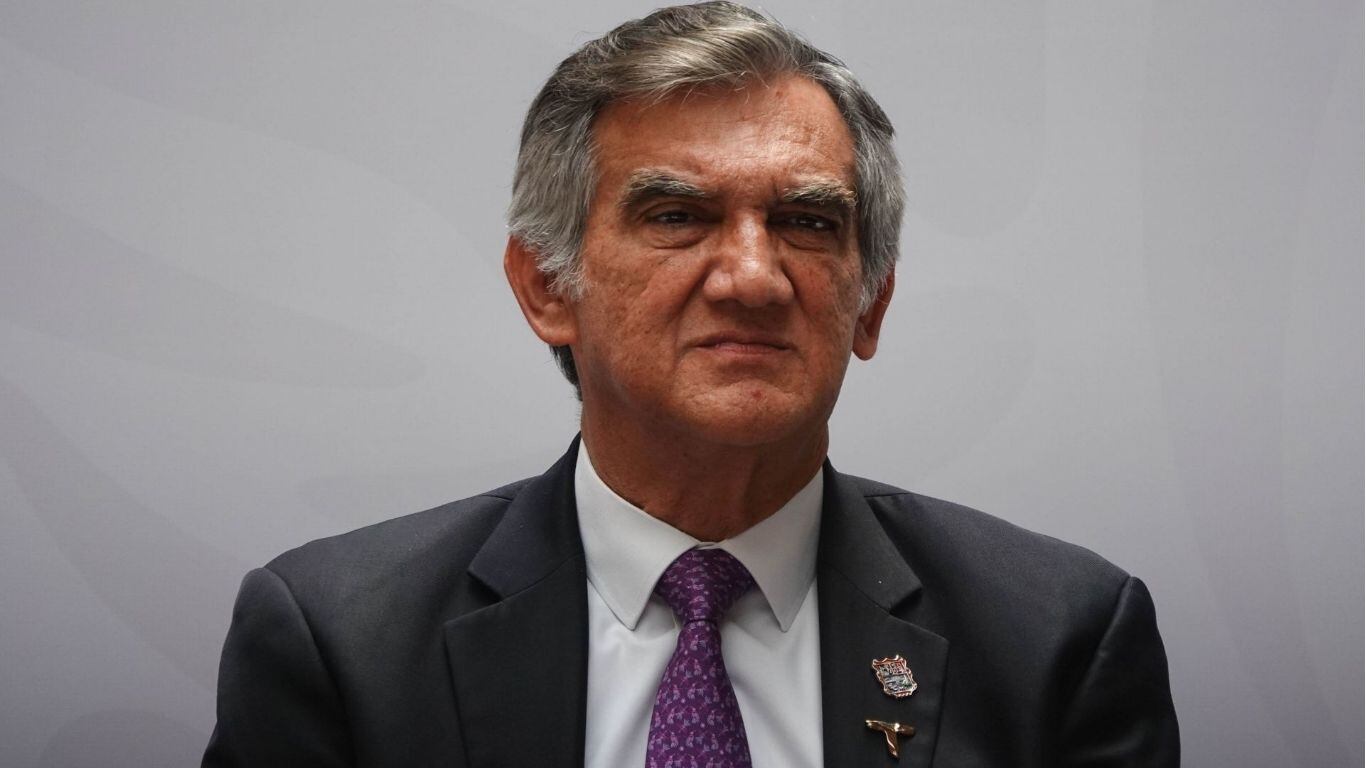 Américo Villarreal responde a señalamientos de EE. UU.: muestra su visa y asegura que sigue vigente
