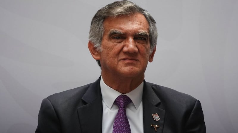 Américo Villarreal responde a señalamientos de EE. UU.: muestra su visa y asegura que sigue vigente