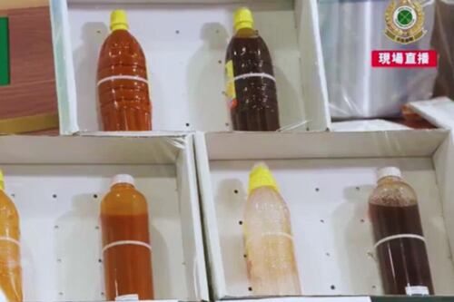 Hong Kong confisca metanfetamina líquida oculta en botellas de salsa picante provenientes de México