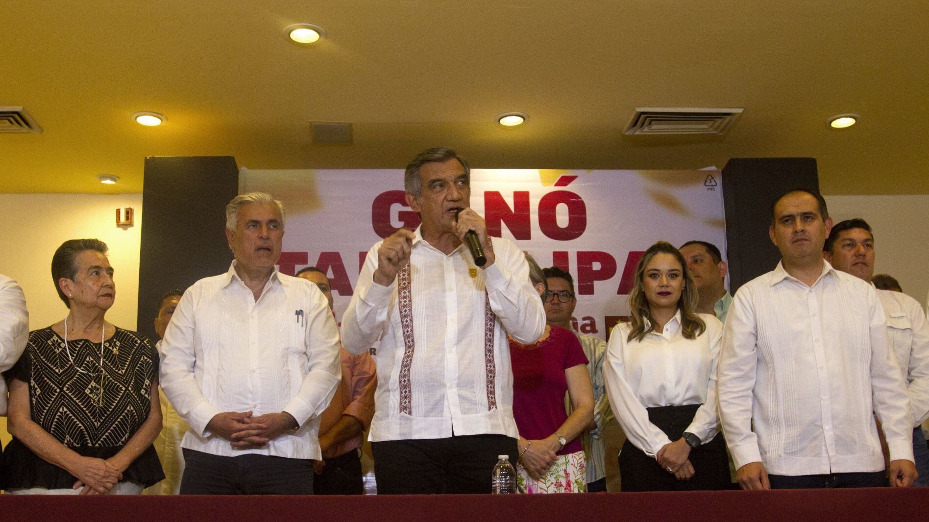 Este miércoles desistió de regresar al Senado.