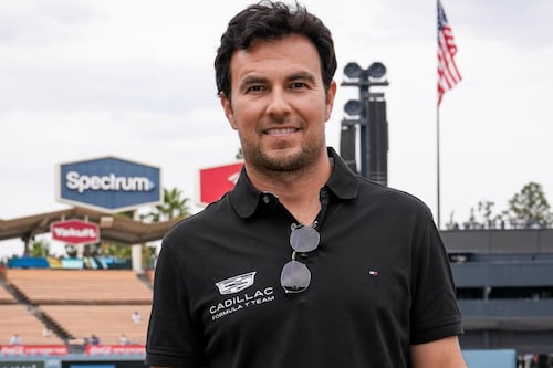 Checo Pérez enciende las redes con insólito mensaje: “Los voy a extrañar a todos”