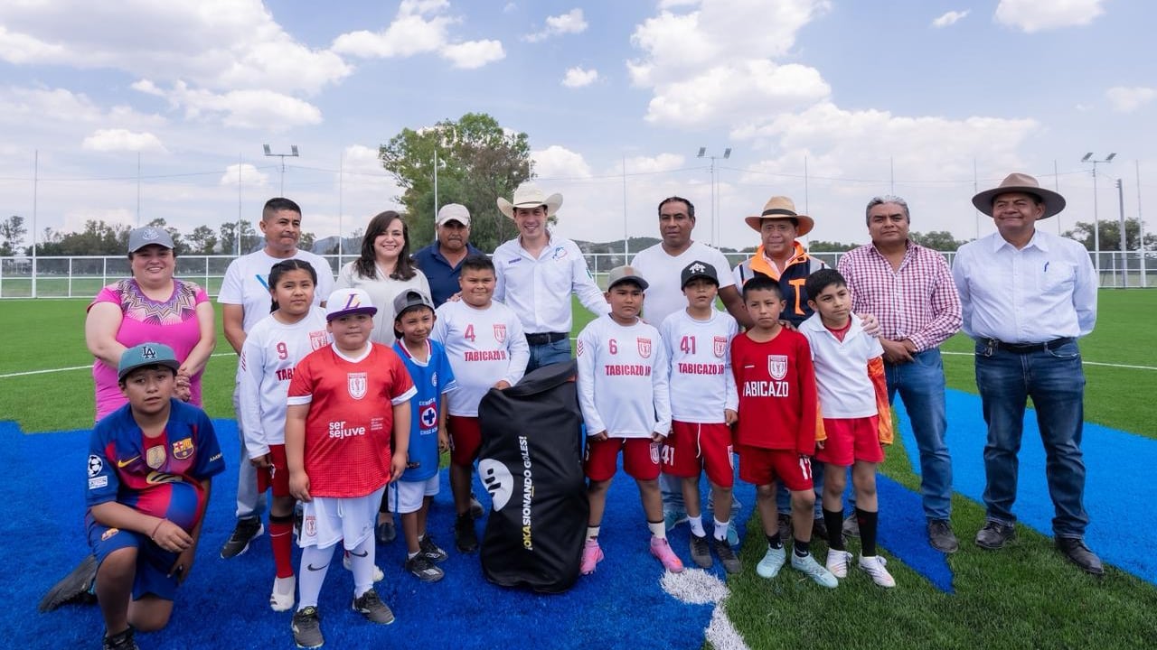 Entregan primera etapa de Unidad Deportiva UAQ en Amazcala