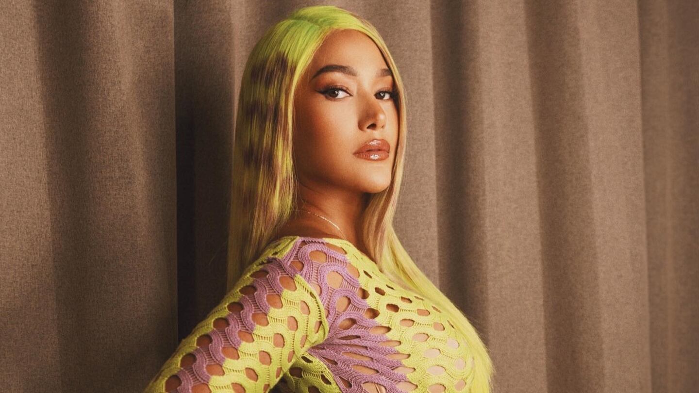 Junto a Farina están Alexxa "La Matriarca" Kim, Alika, Ana Tijoux, Arianna Puello, BB Trickz y Cazzu entre otras.