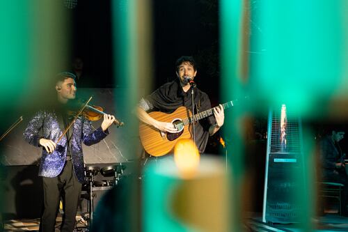 Benny Ibarra recibe el Año Nuevo cantando en San Miguel de Allende