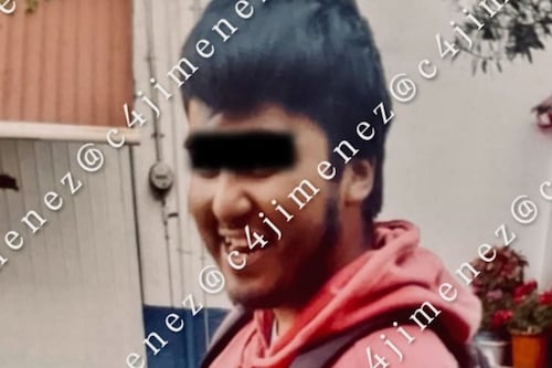 Buscan a joven de 20 años que mató a su papá, le arrancó la piel y escondió el cadáver bajo su cama en Iztapalapa