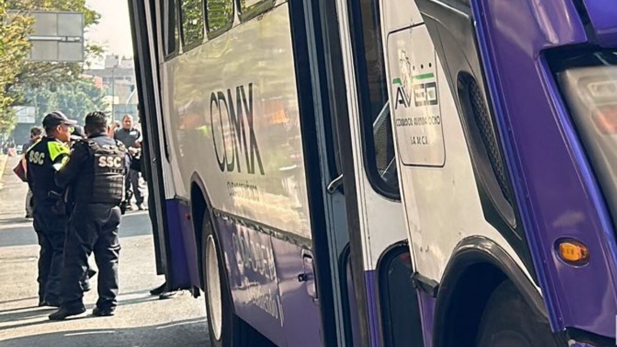 Chofer de transporte público arrolla a ciclista de Ecobici en CDMX.