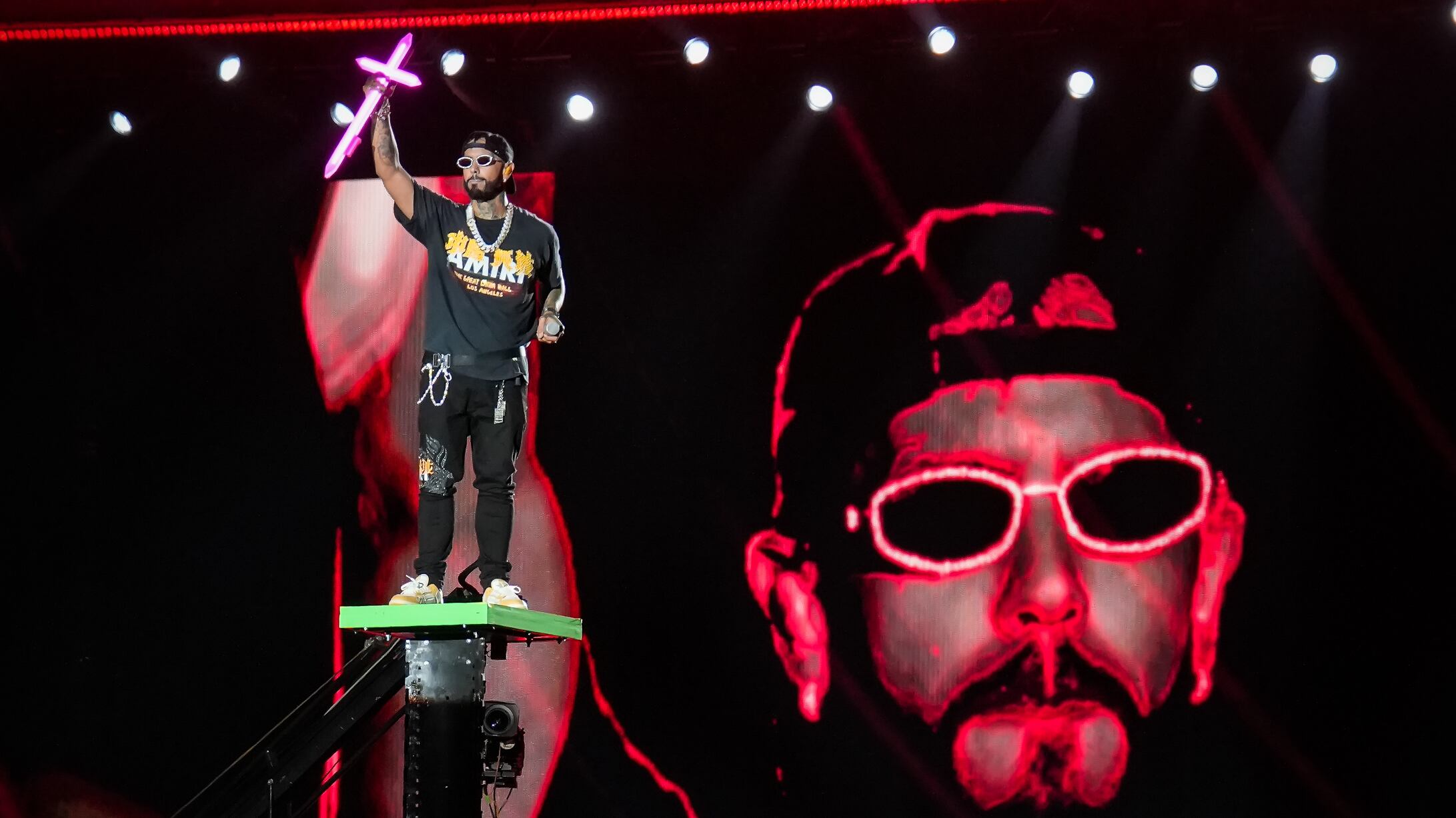 ANUEL AA.
Invitado: Natanael Cano.