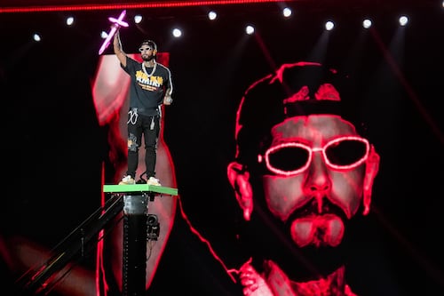 Con retraso pero con potencia: así fue el concierto de Anuel AA con Natanael Cano