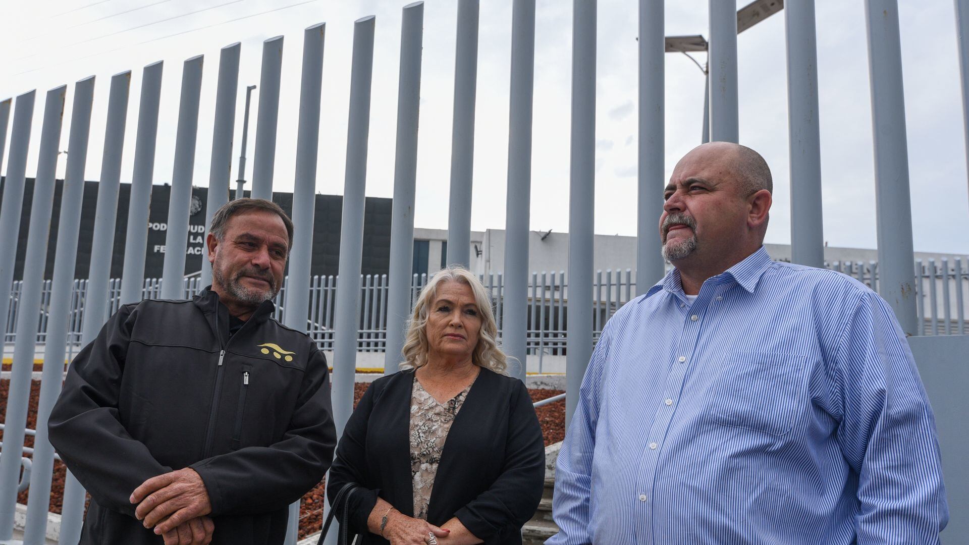 Adrián LeBarón, Shalom Tucker y Julián LeBarón acudieron al Centro de Justicia Penal El Altiplano dando inicio al primer juicio de la Masacre de Bavispe, Sonora, en contra de Fidencio “N” alias “El Jano” presunto responsable de la muerte de 9 integrantes de la familia LeBarón (Cuartoscuro).