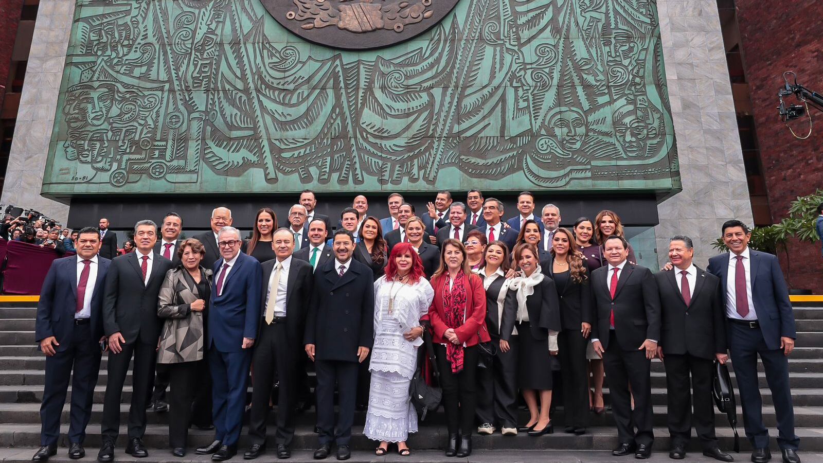 García presentará en la FIL Monterrey el libro sobre los 200 años de Nuevo León.