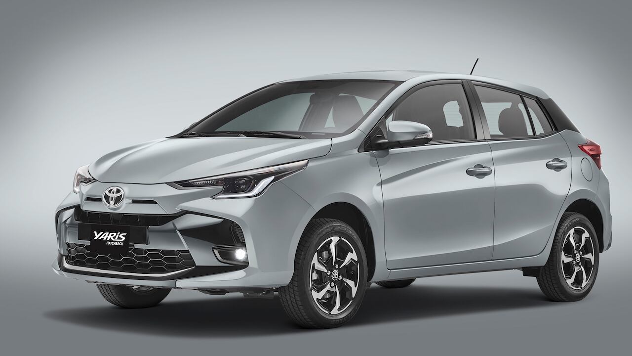 Toyota Yaris Hatchback 2023 en gris