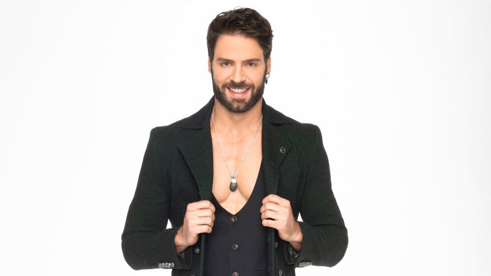 El actor, modelo y cantante, compartió los momentos de su estancia, las críticas y si es un brujo o santo.