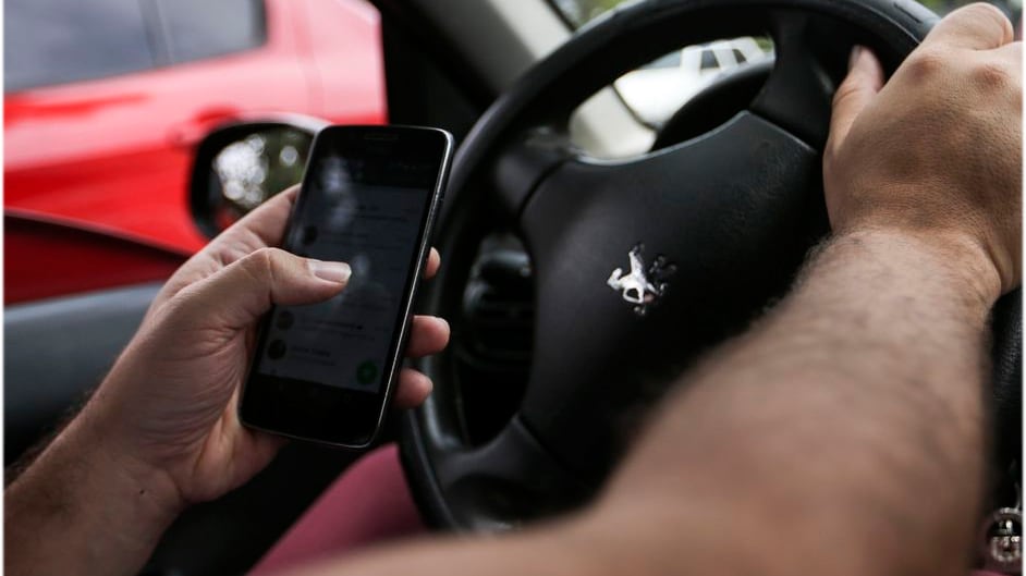 Uso do celular no volante