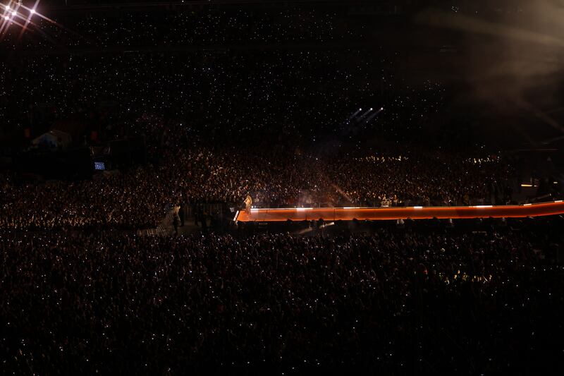 Shakira selló su regreso a México con su primer concierto en Monterrey en el Estadio BBVA, recinto en donde más de 50 mil voces corearon cada una de sus canciones, entre las cuales se encuentran “HipsDon’t Lie”, “La Tortura”, “Soltera”, “Whenever, Wherever”, “Waka Waka”, “Loba”, “BZRP Music Sessions #53”, entre otras. Además de su electrizante show, el público también se sorprendió ante la presencia de personalidades como Andy Benavides y Mariana Rodríguez Cantú.