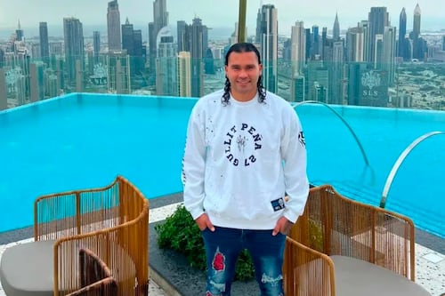 Gullit Peña lanza su marca de ropa y manda fuerte mensaje a sus detractores