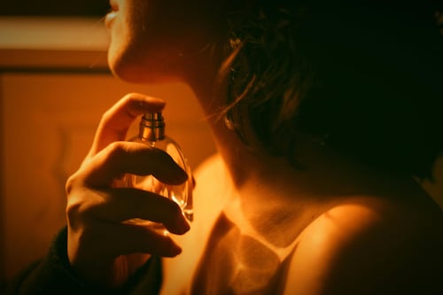 No te pierdas la exposición en el MUPE que explora el poder emocional del perfume