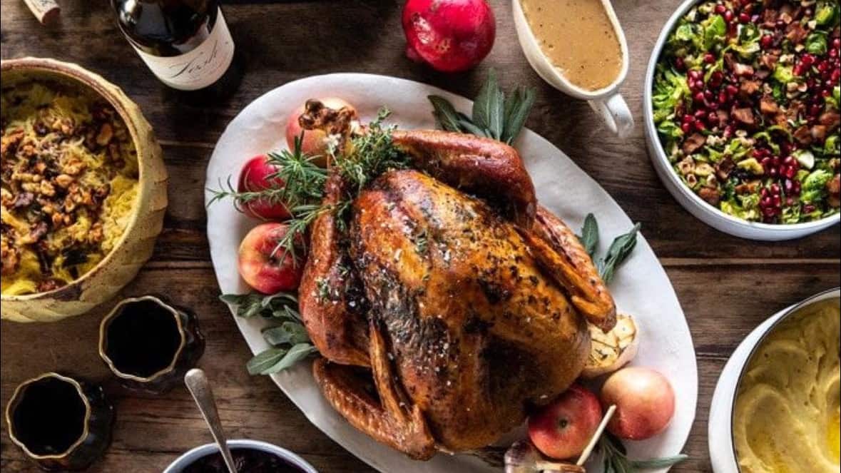 Un hotel en la capital ofrece menú de mediodía y cena buffet para vivir la tradición con elegancia y sabor contemporáneo