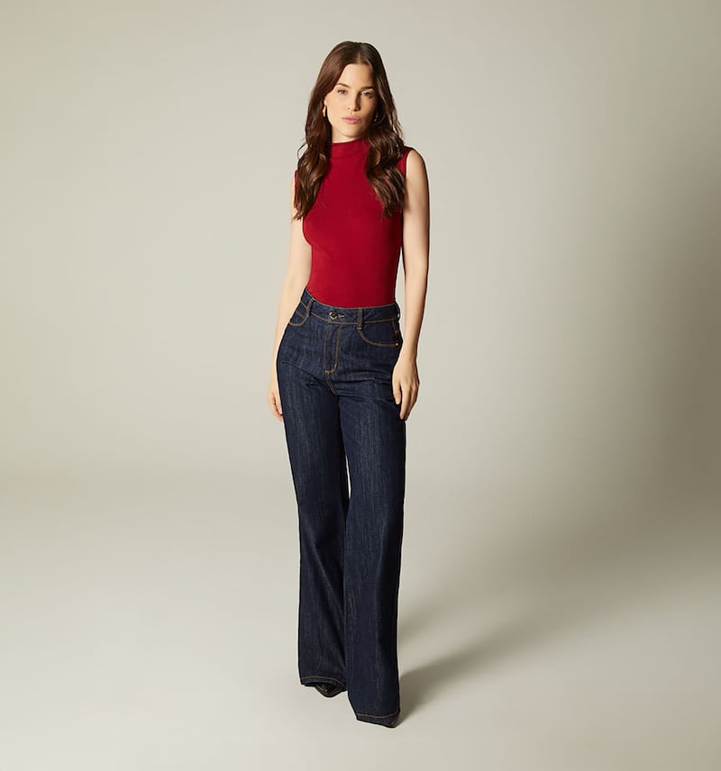 La marca colombiana Studio F presenta, con la guía de Michelle Salas, las claves de su nueva colección, donde destacan siluetas versátiles, colores sofisticados y piezas que se adaptan a distintos estilos de vida