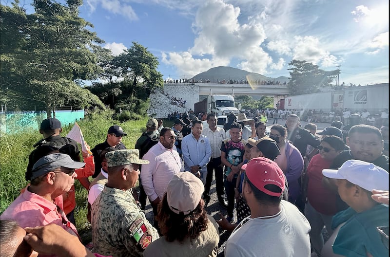 Carretera Acapulco bloqueada