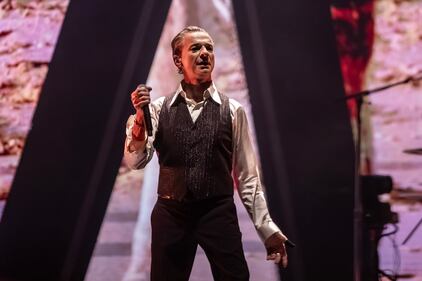 David Gahan, Martin Lee Gore y Andrew John Fletcher contagiaron a sus fanáticos con la energía de su gira ‘Memento Mori World Tour’, en la cual sorprendieron con temas como “Enjoy The Silence”, “Walking On My Shoes”, entre otros.