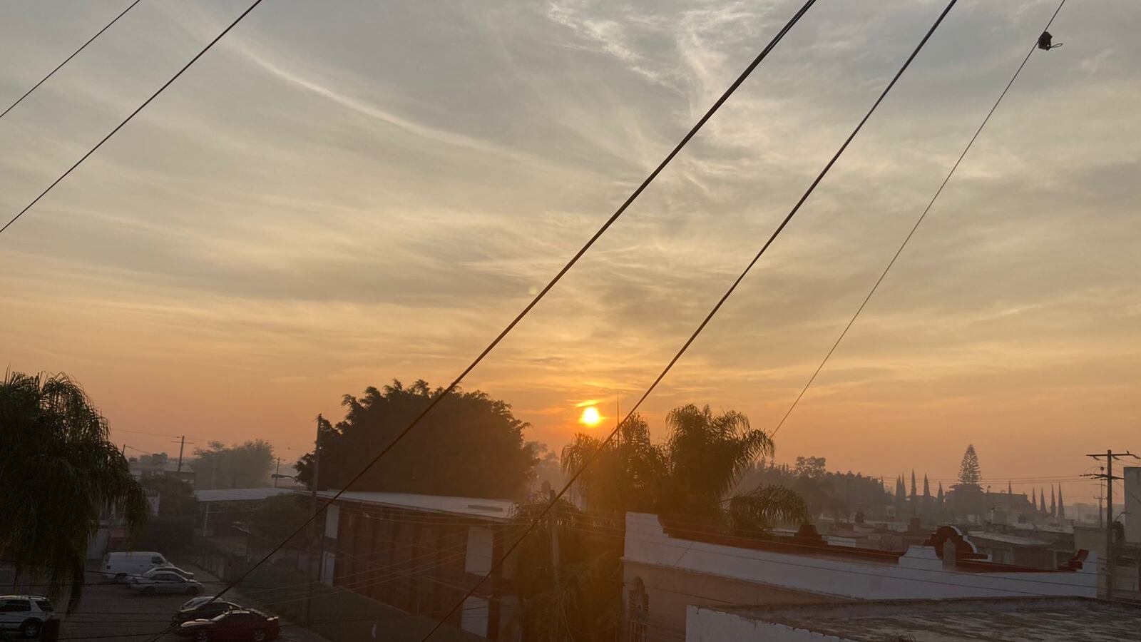 A pesar de las condiciones climatológicas y atmosféricas, no se suspendieron las clases.