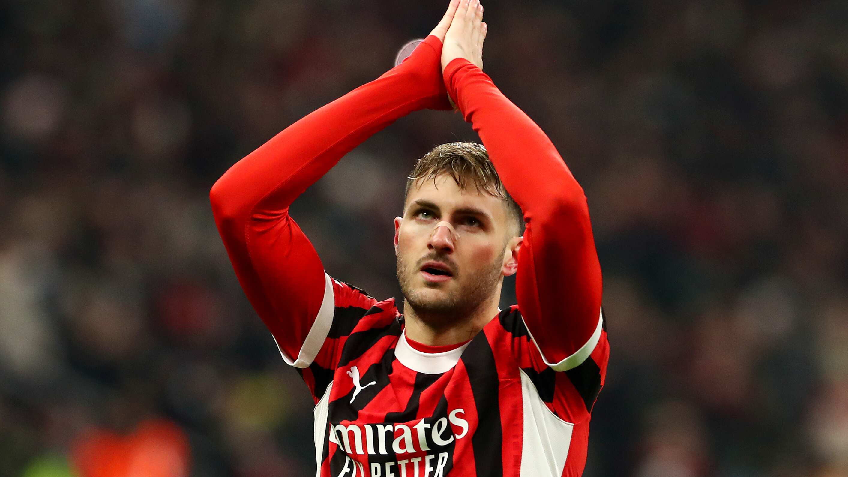 Santiago Giménez es el tercer mejor goleador mexicano en Champions