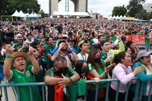 Momentos de tensión: Mujer se desvanece en Fan Fest de la Ciudad de México