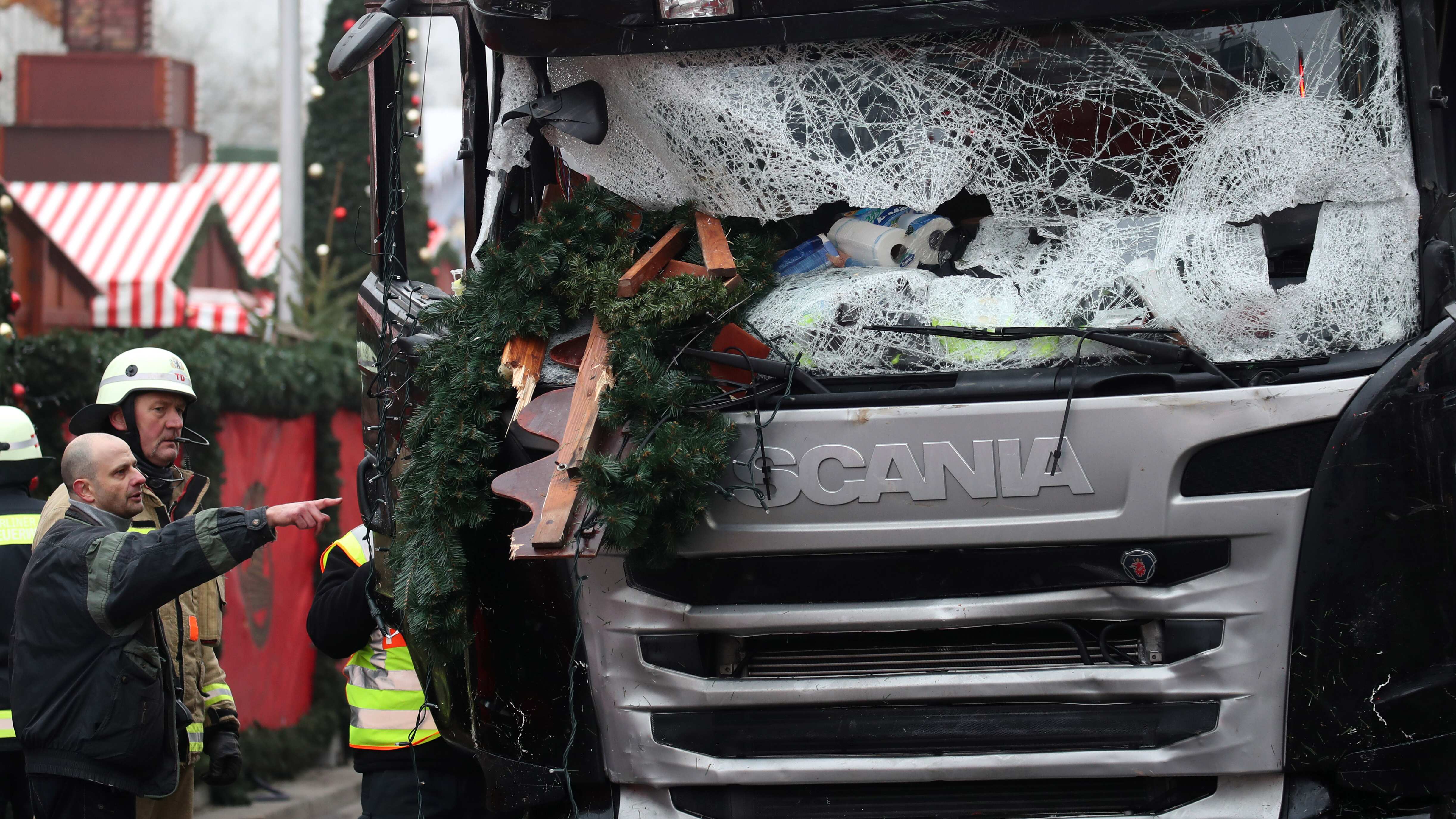 El camión arremetió contra un atestado mercado navideño.