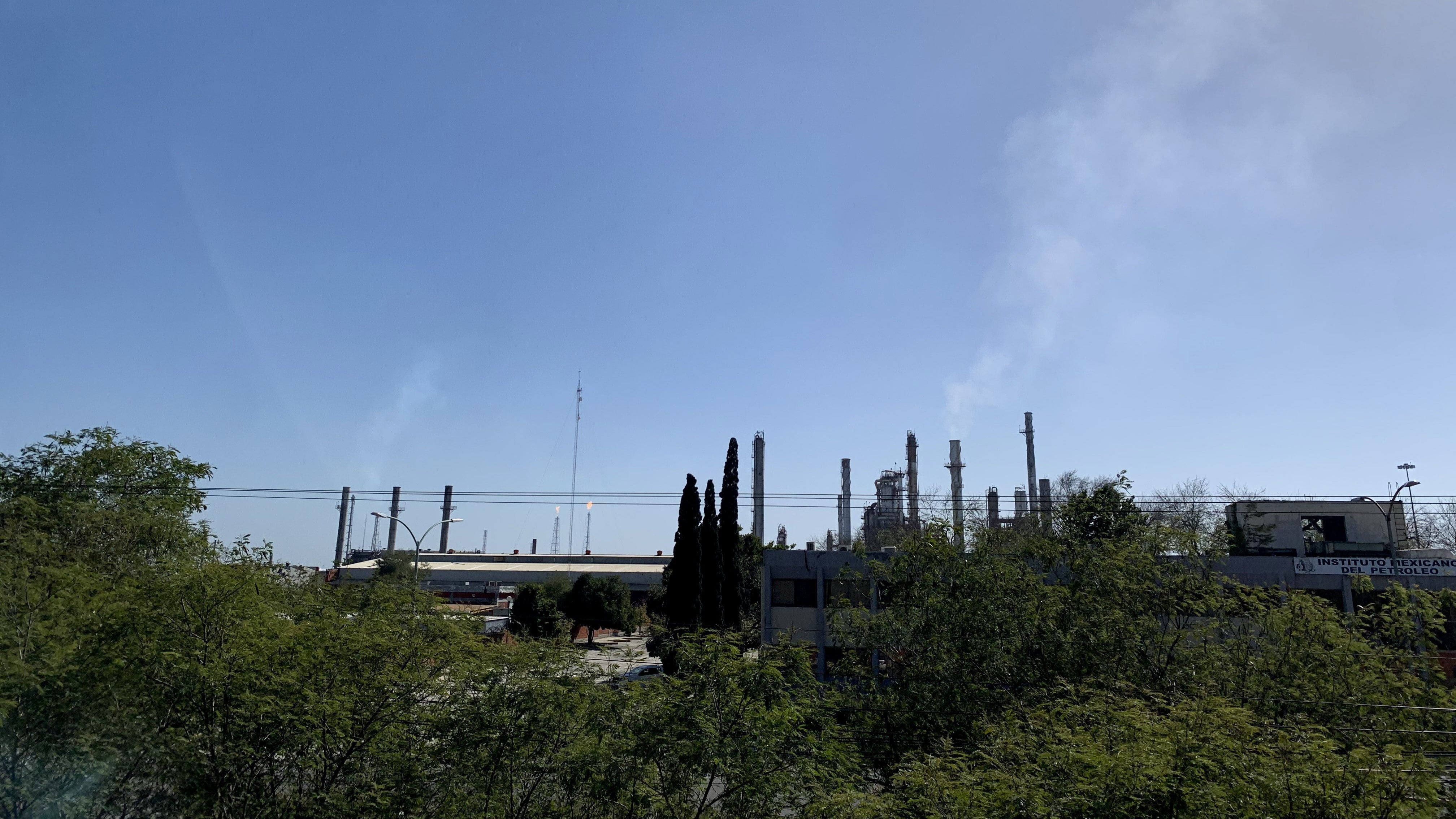 El gobernador indicó que las futuras generaciones no deben seguir respirando aire contaminado.