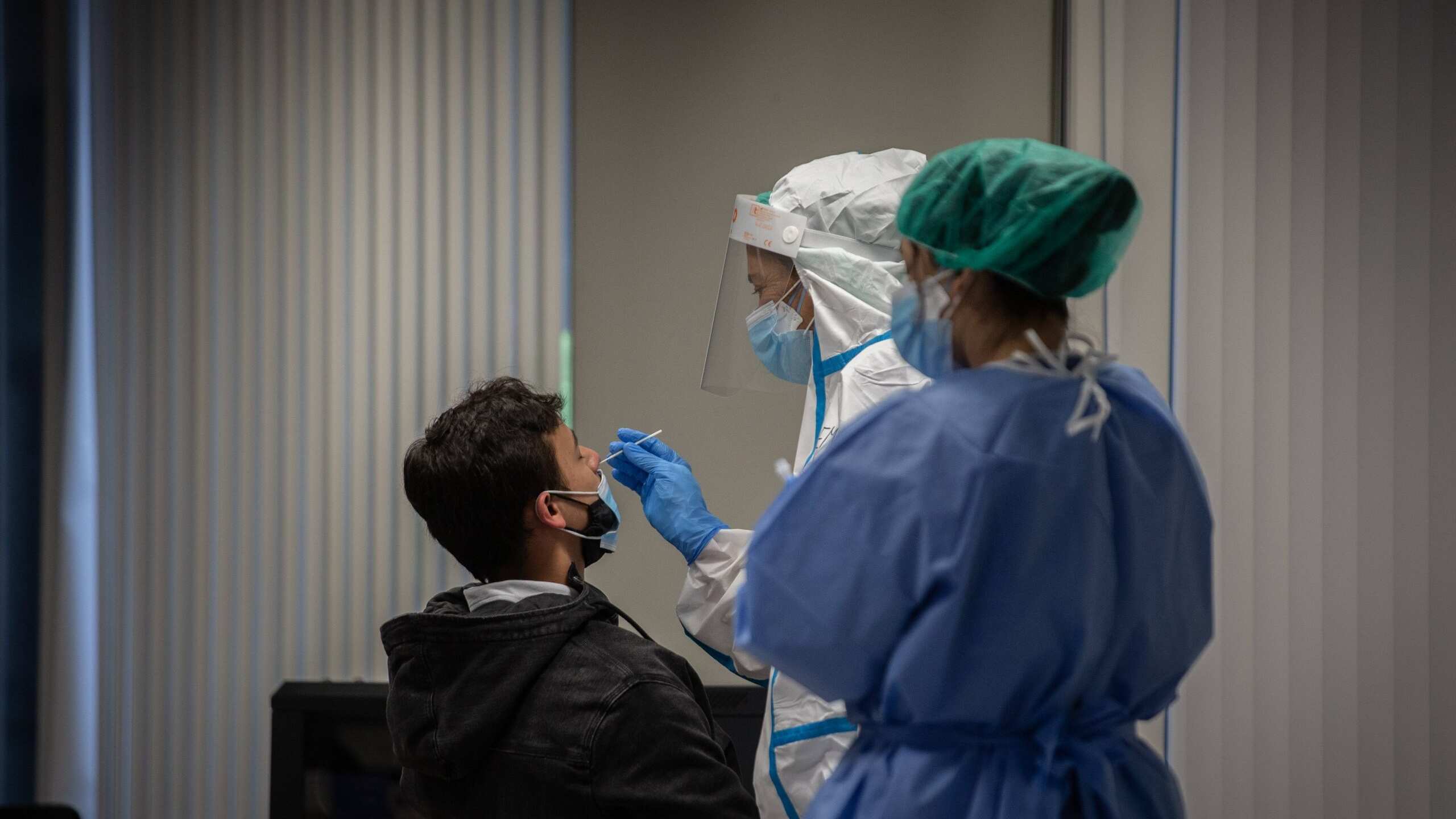 Coronavirus: Reino Unido alerta por nueva variante mortal