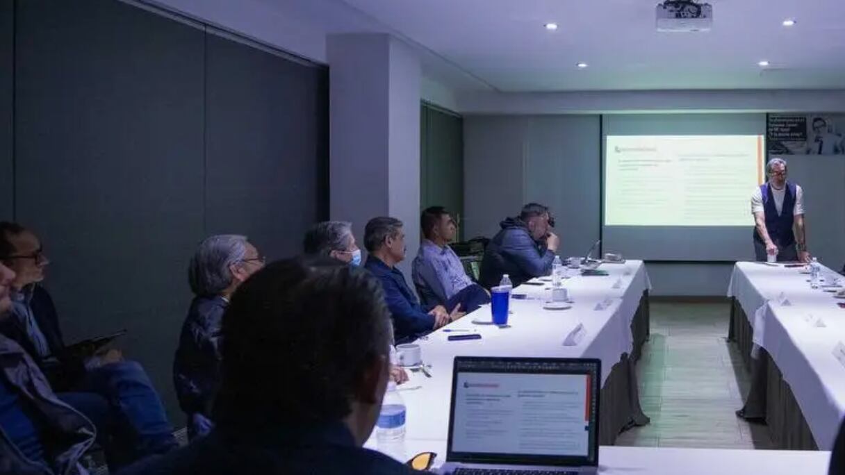 Candidatas a la gubernatura afinan su campaña.