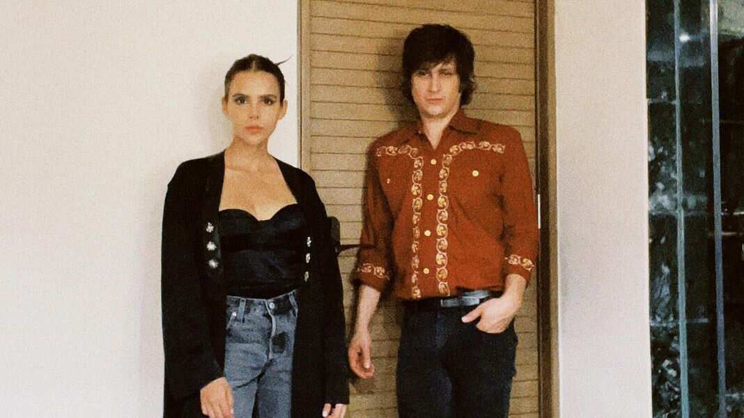 La creadora de de contenidos y el cantante, son la pareja mediática más poderosa en México.