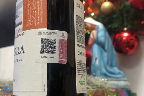 Así puedes verificar si tu bebida para brindis de Navidad no está adulterada