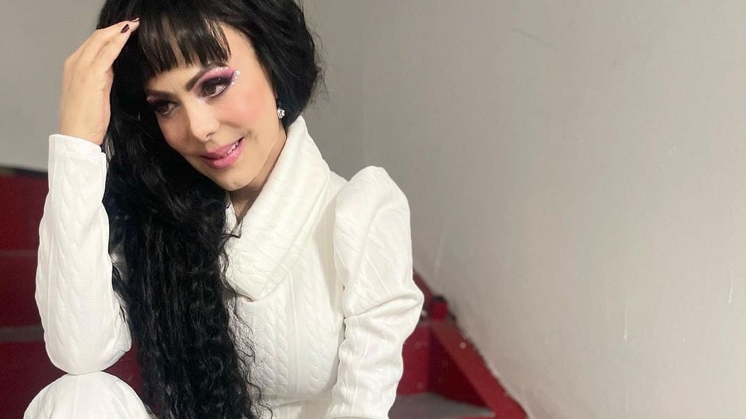 La actriz y cantante se volvió tendencia al lucir sus curvas en la playa.