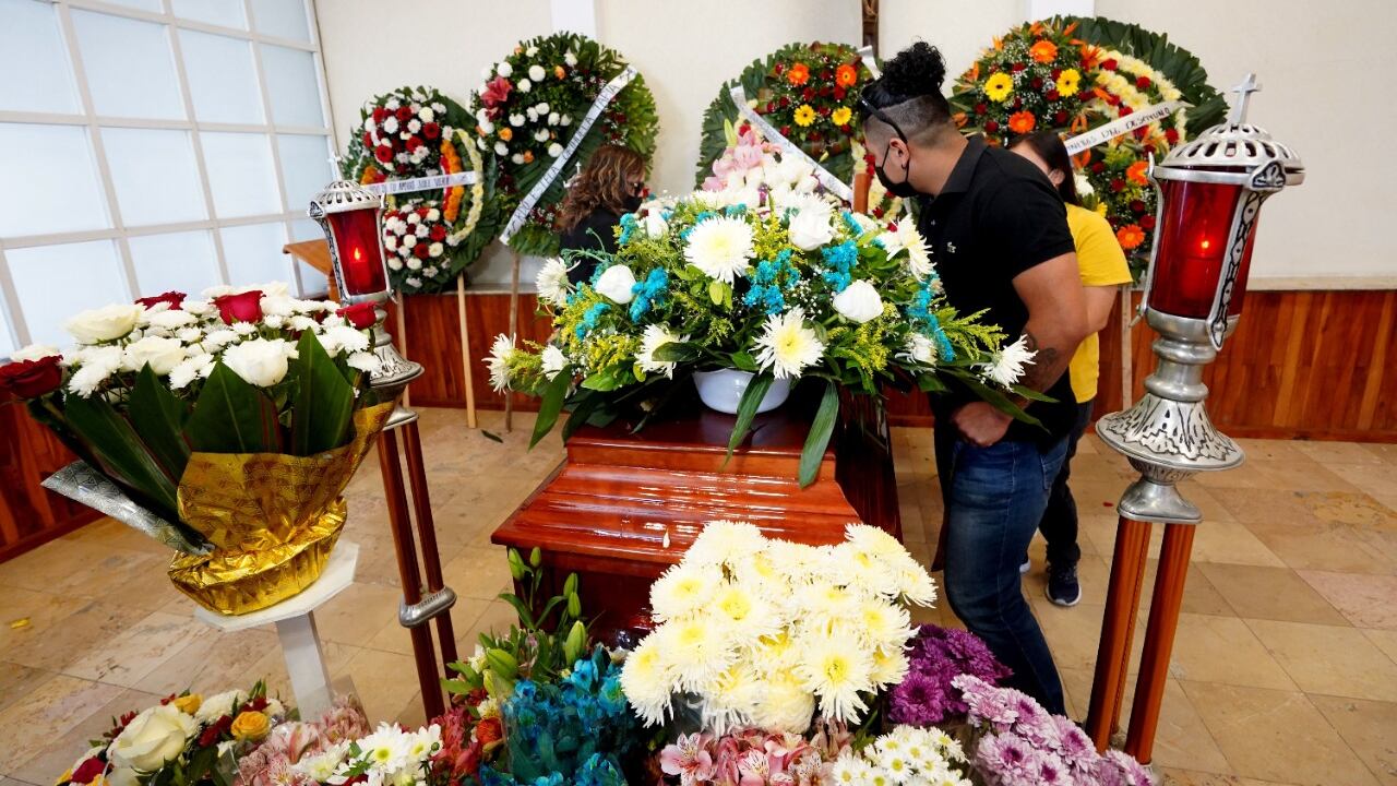 El servicio funerario más barato cuesta entre seis mil y siete mil 500 pesos; uno intermedio va de 12 mil a 18 mil pesos; y en el extremo, hay paquetes de casi medio millón de pesos.