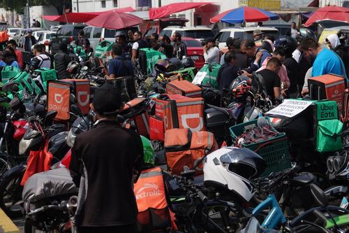 SCJN pospone debate sobre impuesto del 2 % a repartidores de Uber, Didi y Rappi en CDMX