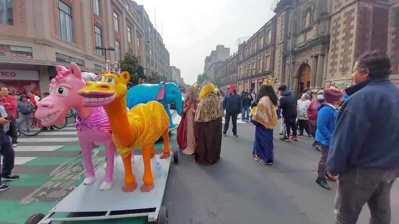 Reyes Magos se manifiestan para exigir espacio de trabajo en la CDMX