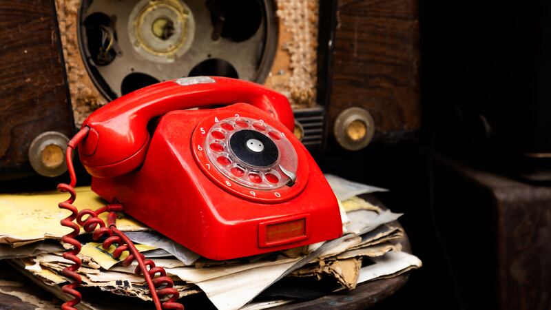 China-y-Japón-teléfono-rojo-de-emergencia